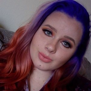 Meet your Posher, Chloe